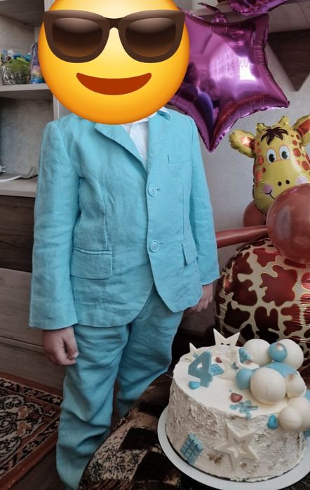 Костюм святковий