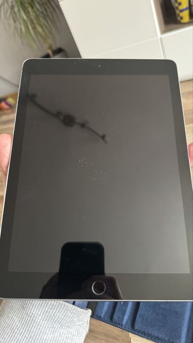 Sprzedam iPad 6 generacji