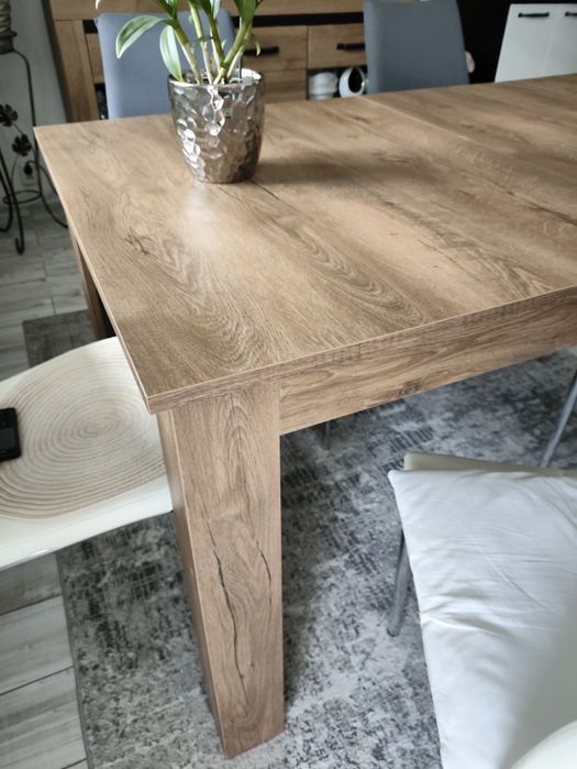 Stół rozkładany  .