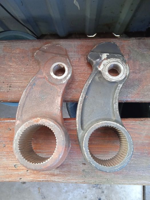 Продам кронштейн