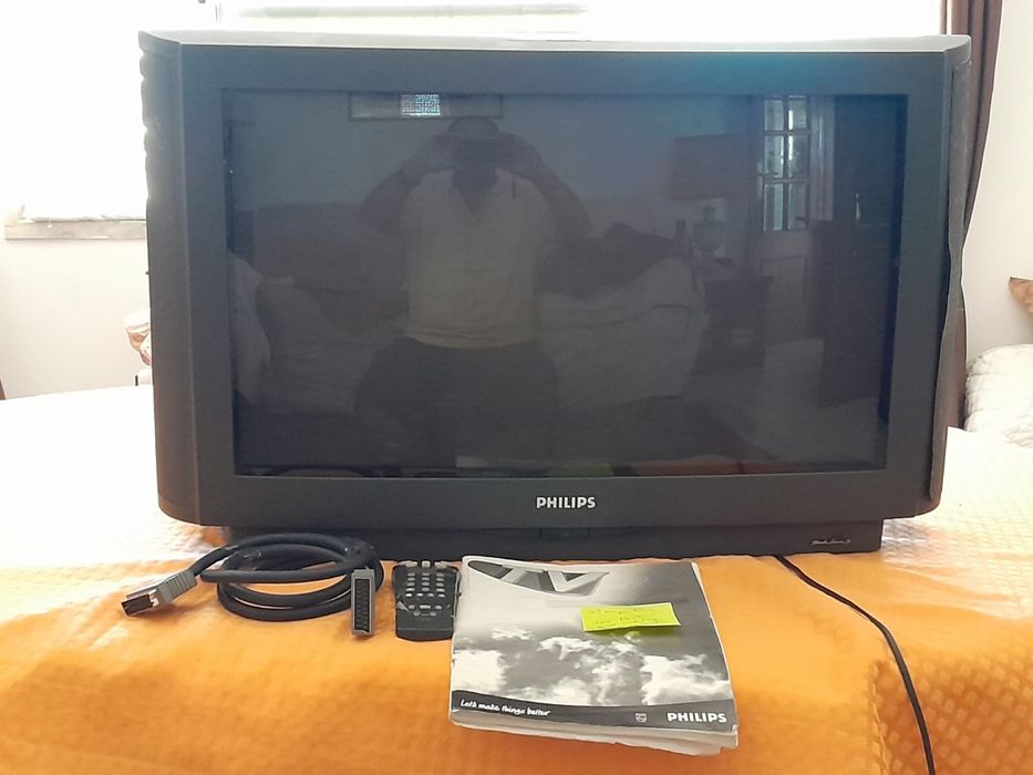 Televisão Philips de 67cms e 100 Herts64751957231107120
