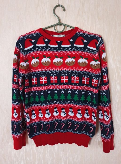 Новогодний свитерок как на мальчика так и на девочку.р134-140 на 9-10л