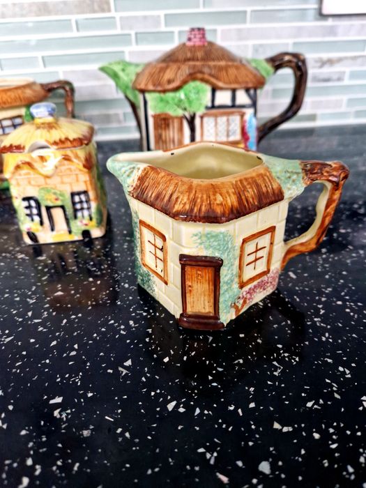 Angielski zestaw ceramiki Cottage Ware