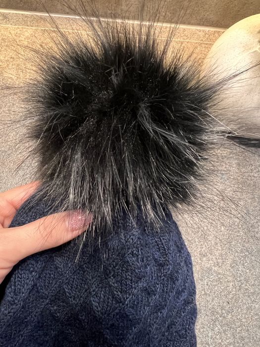 Czapka damska z pomponem