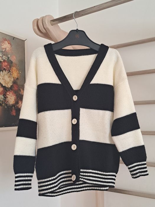 Жіночий кардиган у смужку, стиль oversize