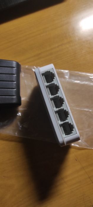 Комутатор D-Link DES-1005C/B1A 5xFE, некерований White, новий