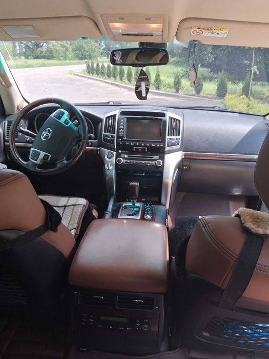 Toyota Land Cruiser комплектації Brownstone