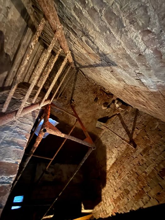 Продам гараж в центре города район БШ Г/К ОДИСЕЙ ПО УЛ АЛЮМИНЕВАЯ