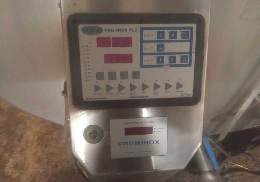 Schładzalnik , zbiornik do mleka na mleko Westfalia Prominox 5200 l .