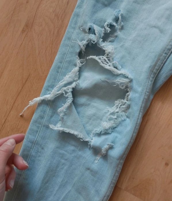 Spodnie jeansowe z dziurami Rozmiar 38 ZARA