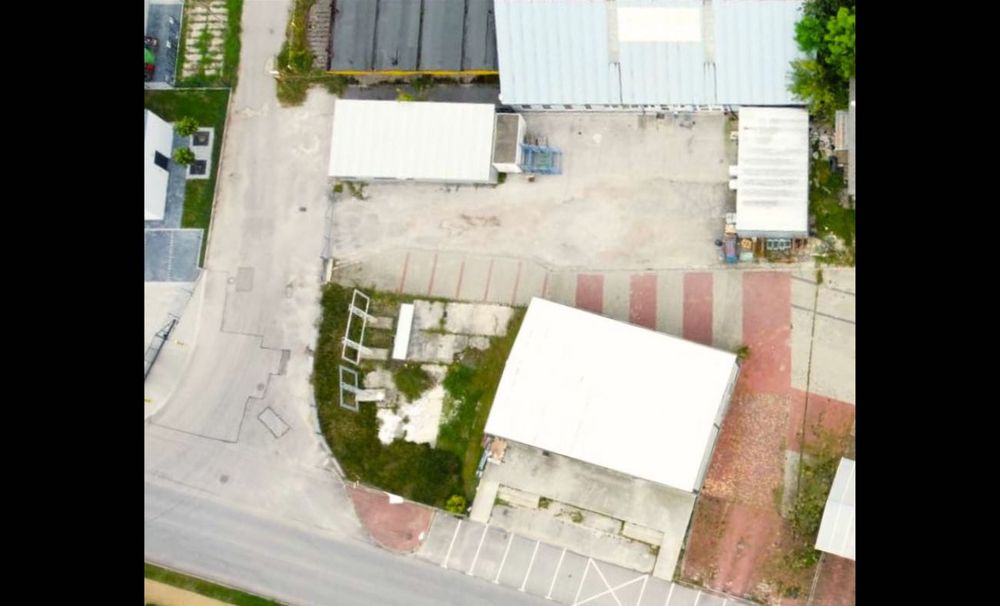 Obiekt handlowo–usługowo–magazynowy- działka 2 500 m² – Stąporków DK42