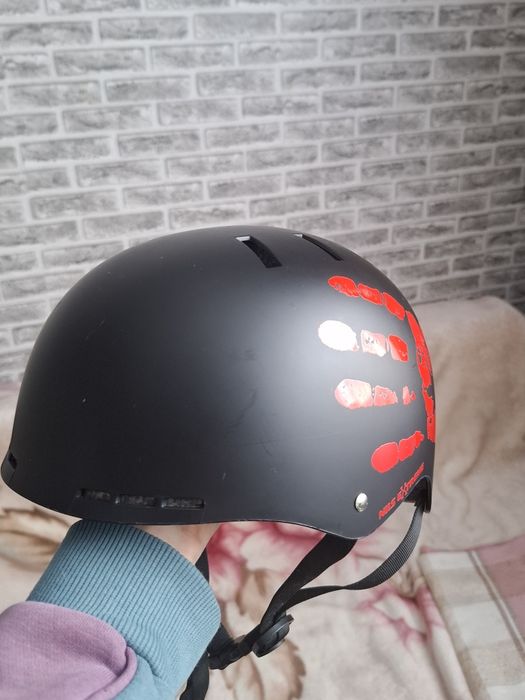 Шолом Nils Extreme і захист