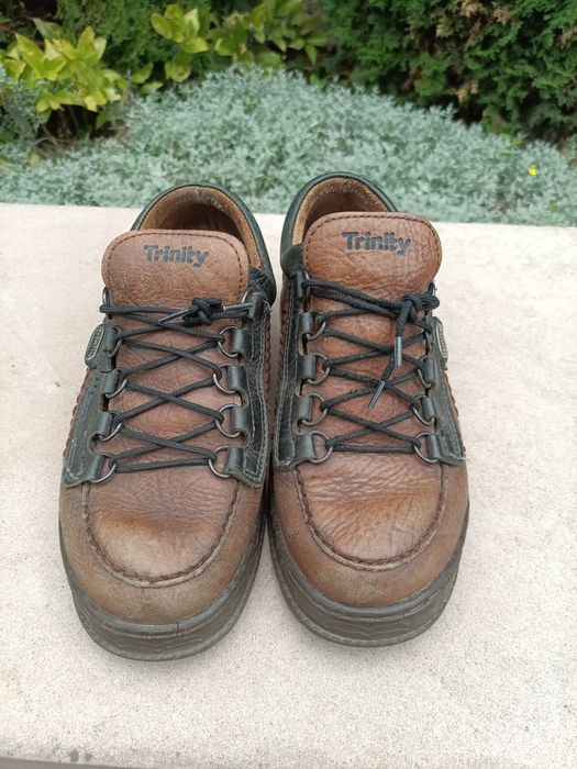 Взуття вживане продам.