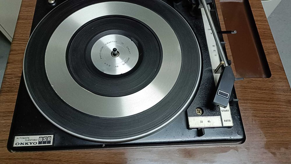 Aparelhagem de som ONKYO F1 gira-discos e rádio