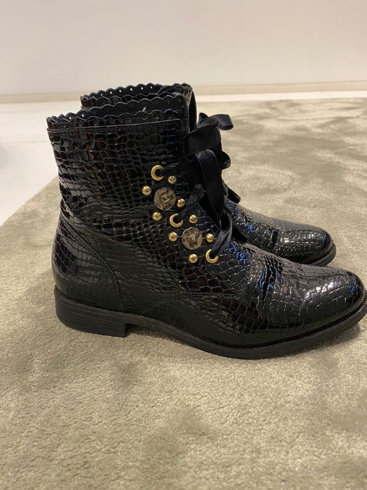 Botins de senhora pretos