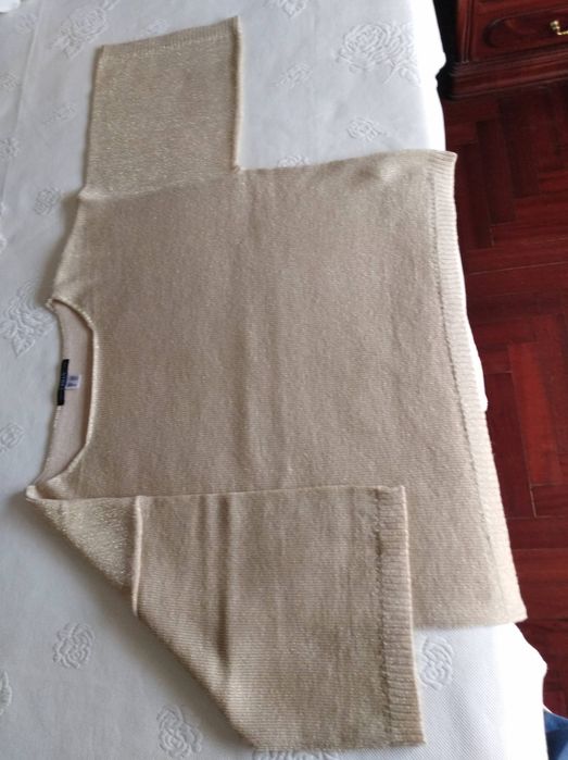 Camisola da marca URBAN nova!