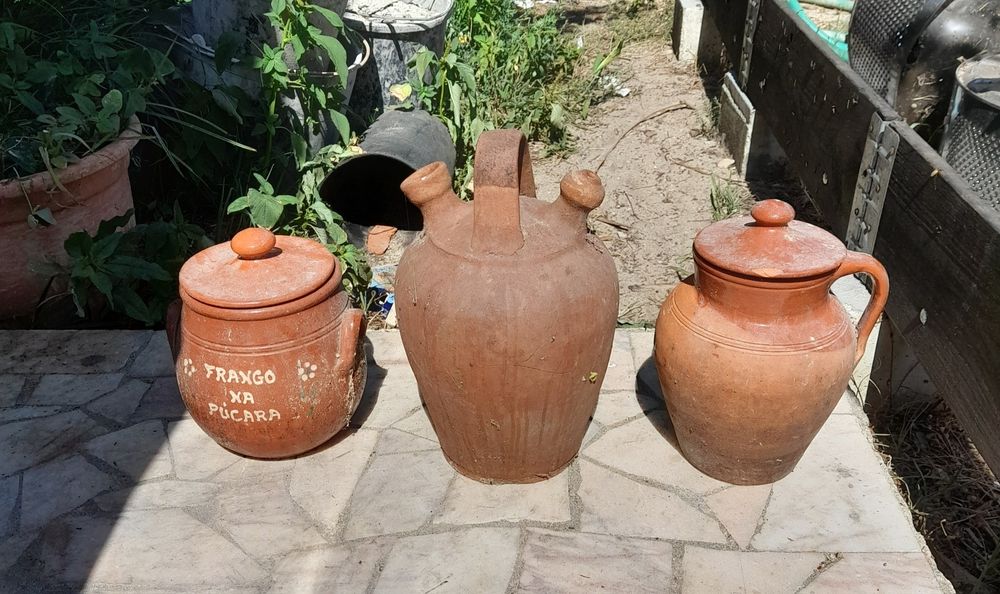 Potes  em barro talhas