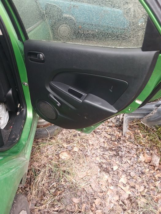 передняя дверь мазда 2