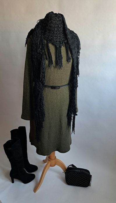 Długi sweter damski khaki z półgolfem/stójką 42 lub oversize rozciągli