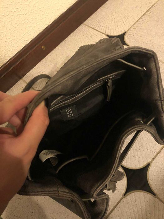 Mochila cinzenta da Misako