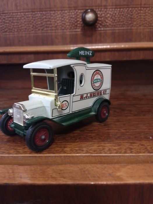 Машинка . Модель "Matchbox"