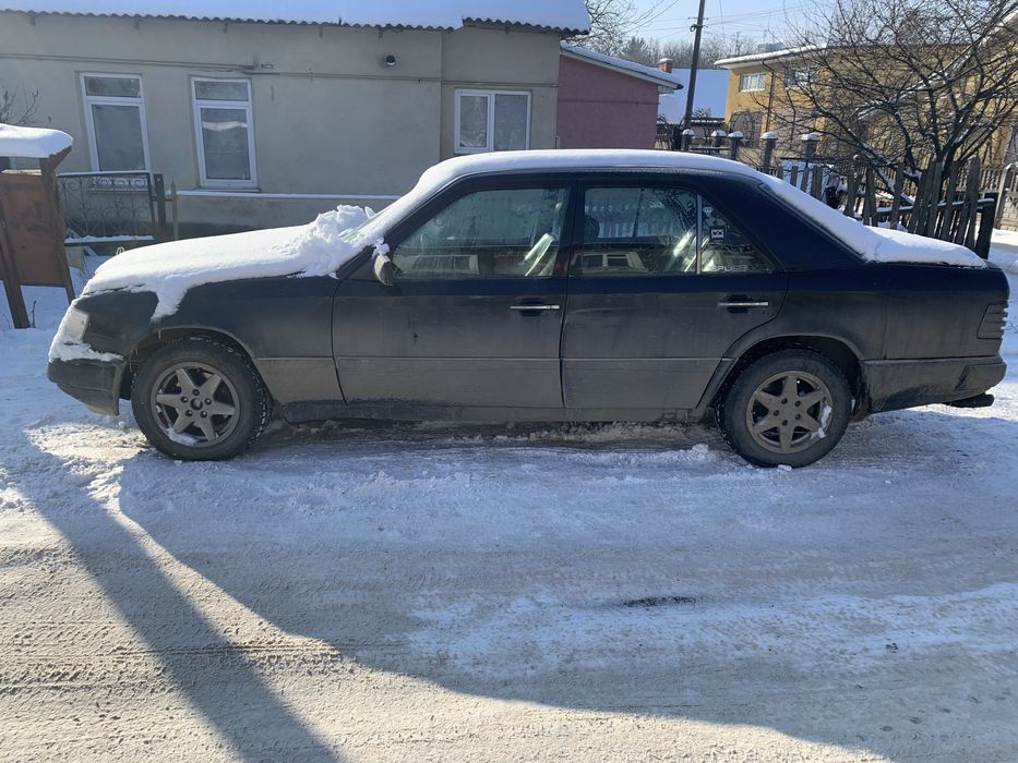 Продам 124 мерседес на ходу