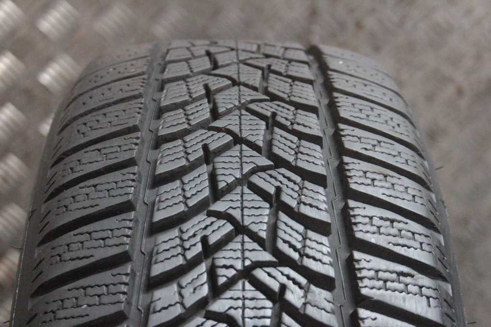 205/55/17 Dunlop Winter Sport 5 205/55 R17 95V XL 8mm 2022r