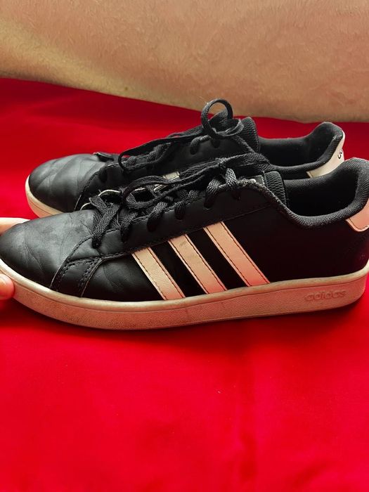 кросівки жіночі Adidas