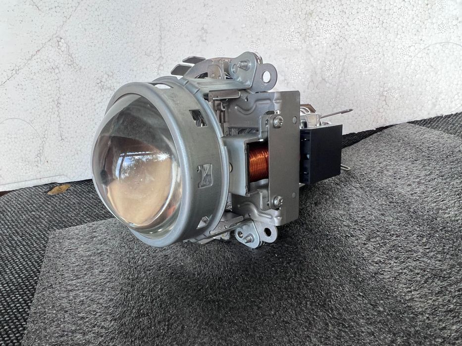 Линза в фару Ford Mustang, Lexus GS (2012-2015)