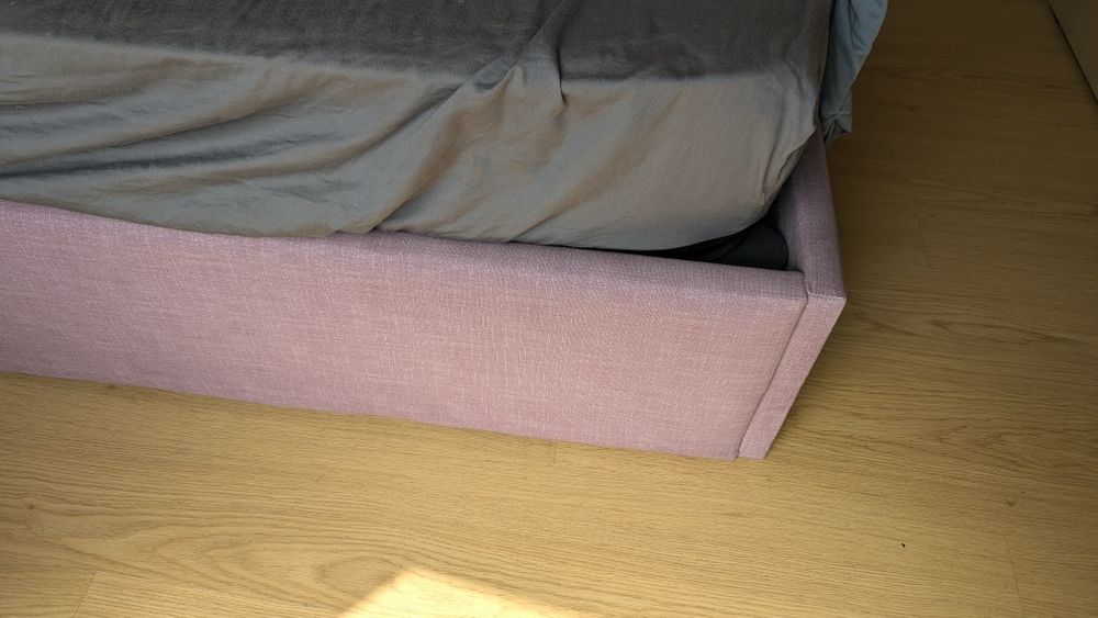 Cama com estrado elevatório