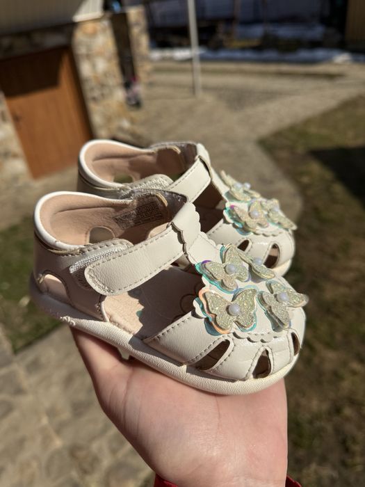 Босоніжки для дівчинки