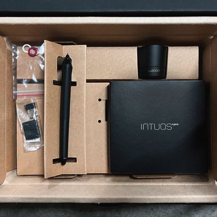 Wacom Intuos Pro — Mesa de Desenho Digital (Novo)