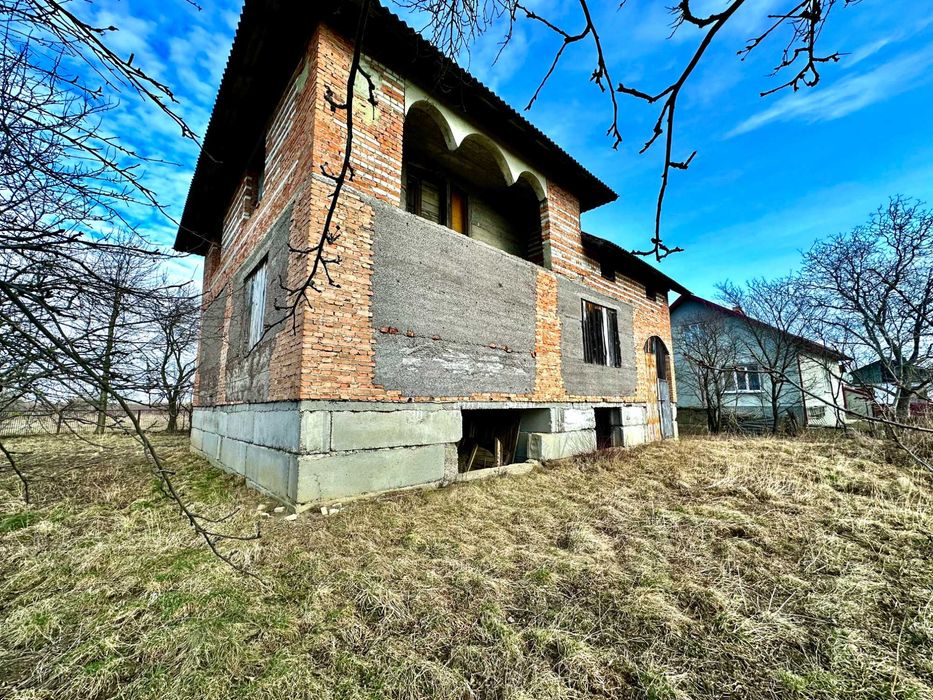 Продається просторий будинок біля м. Стрий!