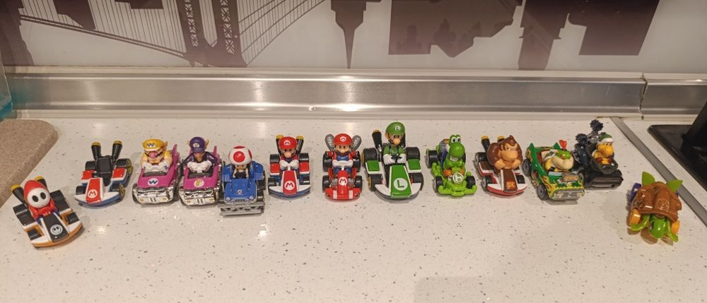 Zestaw autek Hot Wheels Mario Kart (12 sztuk) + Toad gratis