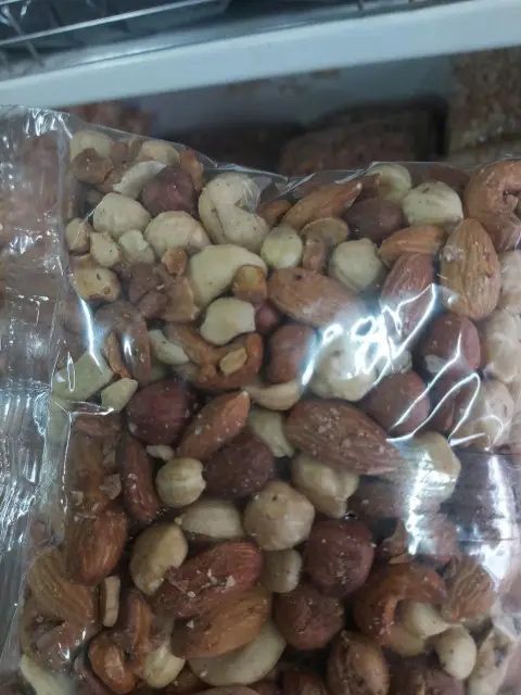 Мікс смажених горіхів мигдаль, кеш’ю, фундук 500г микс жареных орехов