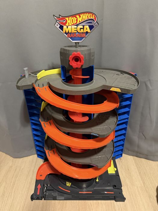 Hot Wheels Mega Garage