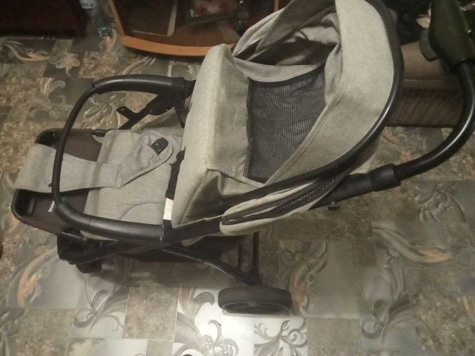 Детская прогулочная коляска