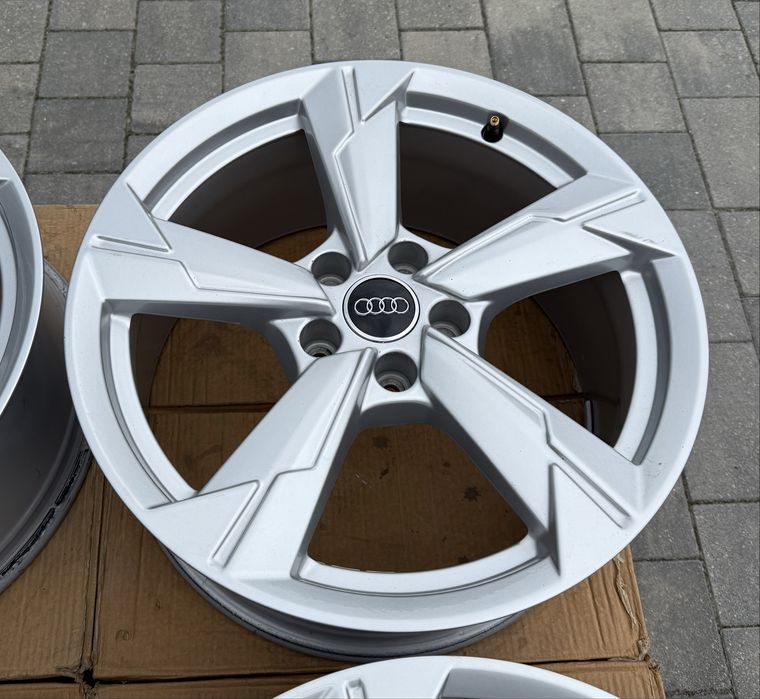 Oryginalne felgi Audi 18” A4 A5 A6 Q5 5x112 ET39 4K0 s-line