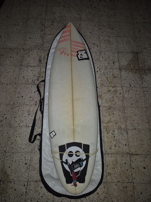 Prancha de surf 6"4 completa com capa - 34 litros
