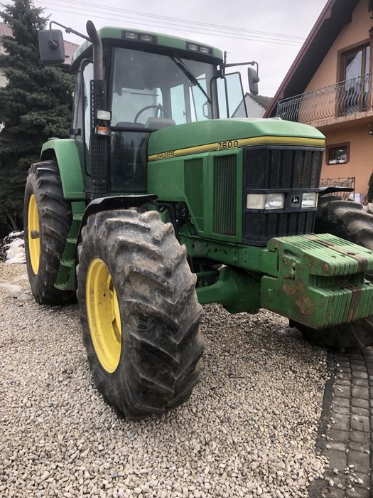 Ciagnik rolniczy John Deere 7600