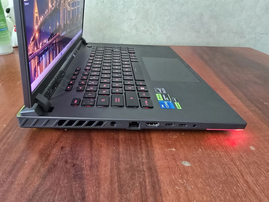 Asus ROG strix G16 RTX 4050 140w core i5 13th 16 gb ddr5 ssd 512