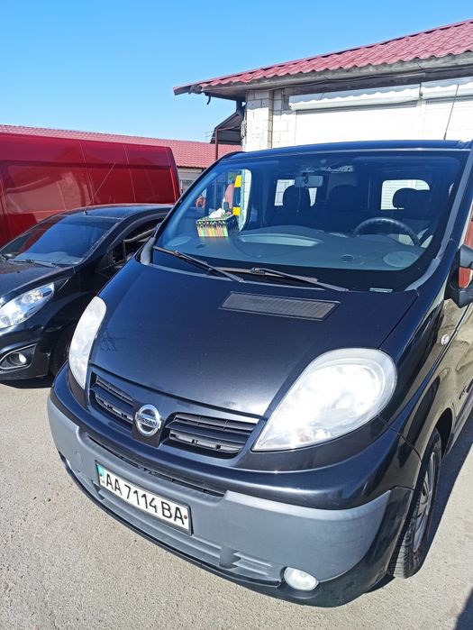 Продам Nissan Primastar чорного кольору, дизель.