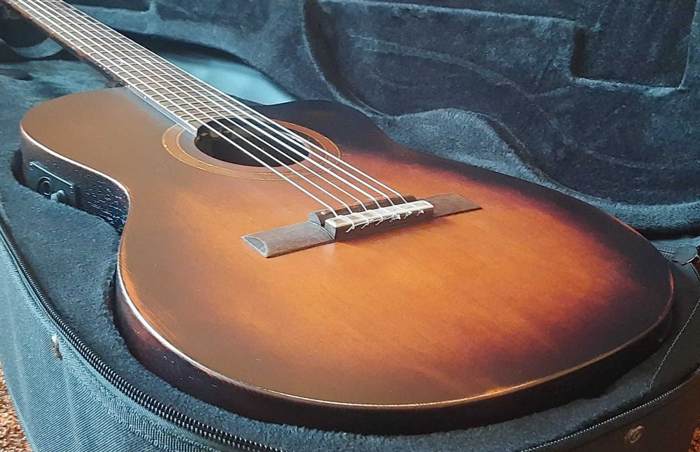 Ortega DS Suite - C/E Elektro Akustyczna Gitara Klasyczna 4/4 z serii The Private Room