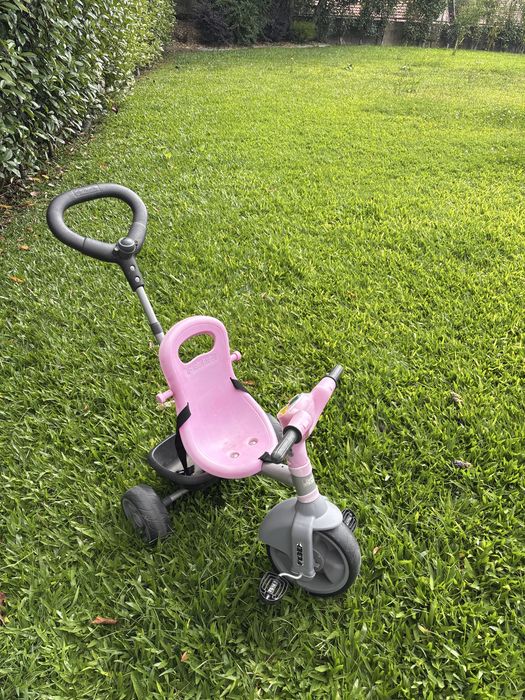 Triciclo de criança com musica