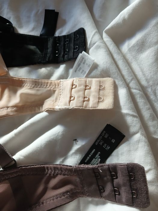 Lote de três sutiãs