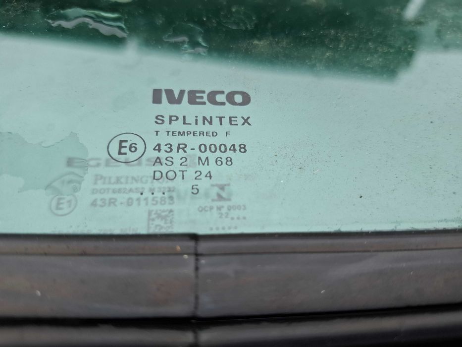 Szyba tylna ściany grodziowej kabiny OPEL RENAULT IVECO DAILY