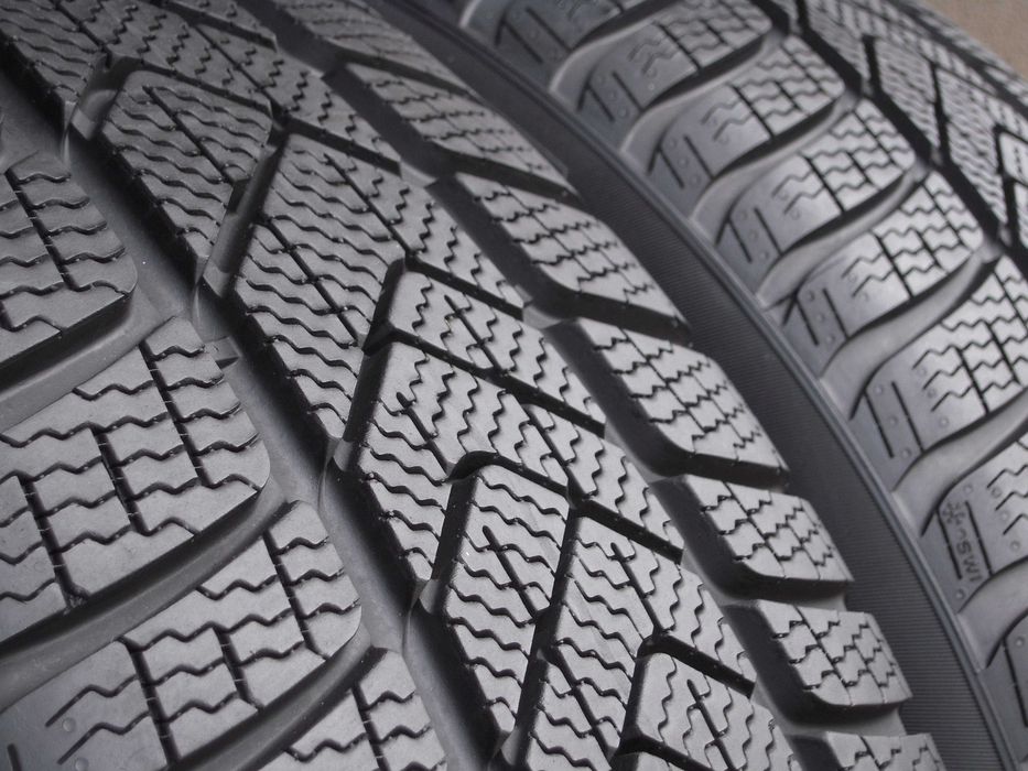 2x Opony zimowe 225/60r17 Pirelli Winter SottoZero 3 AO 2023r Jak Nowe