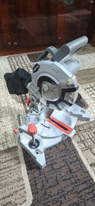 Торцовая,торцевая,торцовочная пила forte ms210