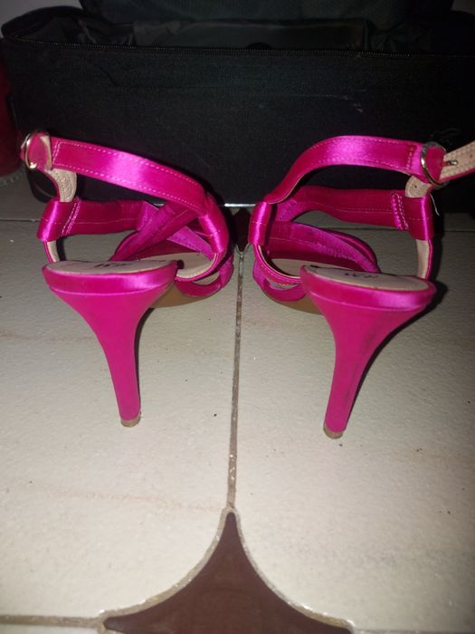 Sandálias de cetim tam.39