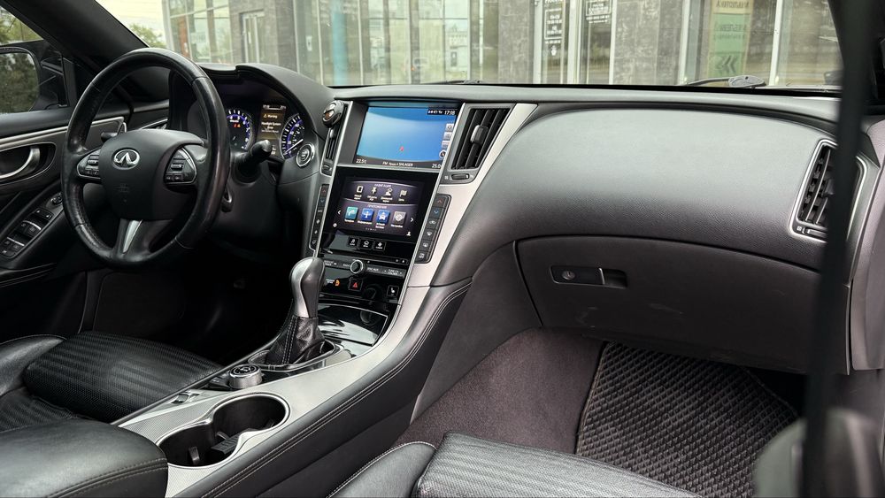 Продам Infiniti Q50   Полный привод 3,7 Газ/Бензин